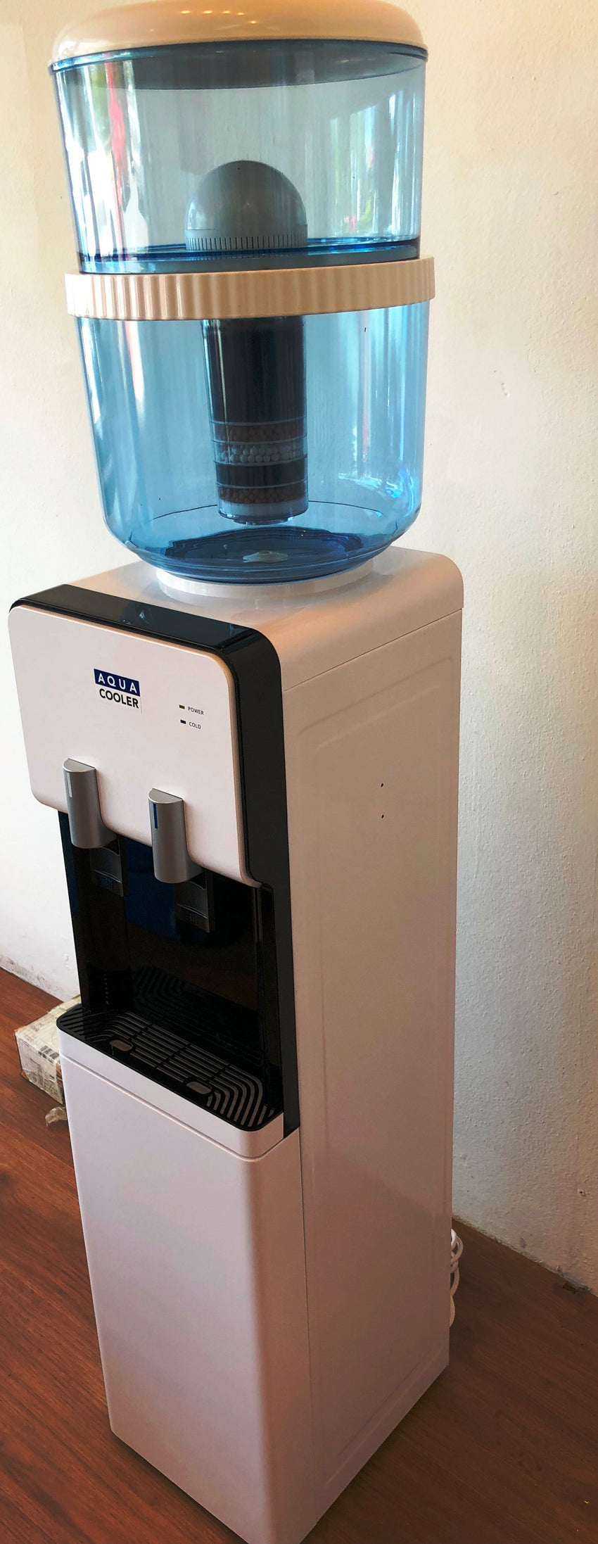 Aqua Cooler Free Standing *WHITE* With Awesome Water Bottle Water